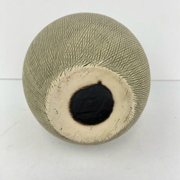 Ceramic Scratch Texture Vase with Shell Collar - Picture 6 of 8